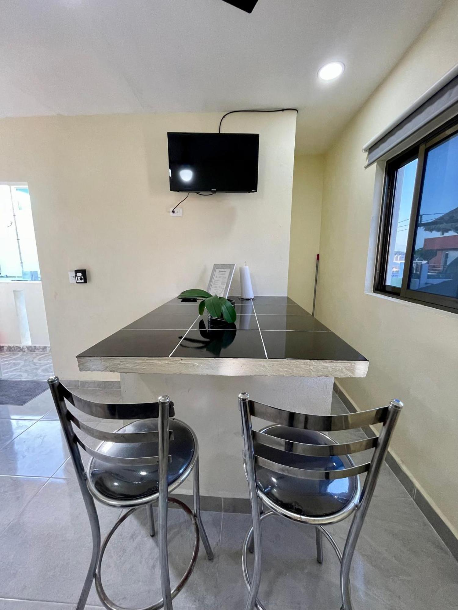 Isla Bonita - Isla Mujeres Centro Apartment Bagian luar foto